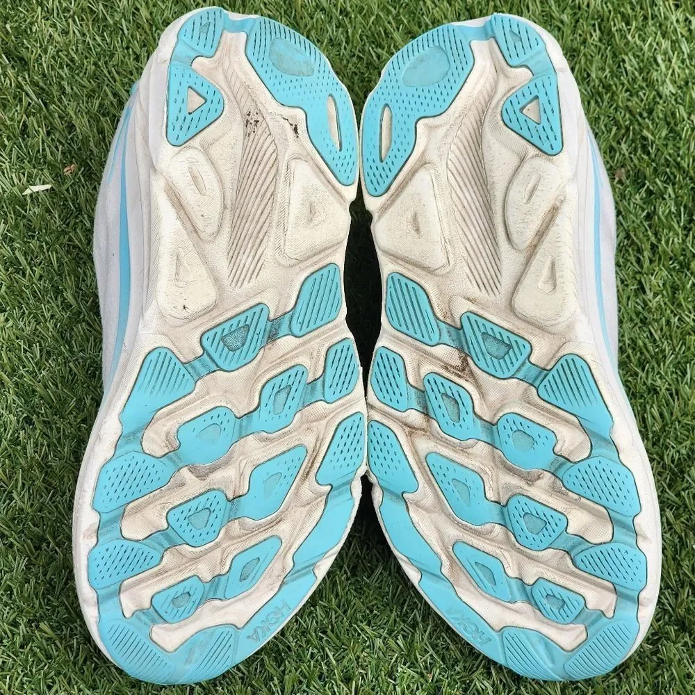 HOKA CLIFTON 9 - Womens Athletic Shoes - SIZE 8.D WIDE
